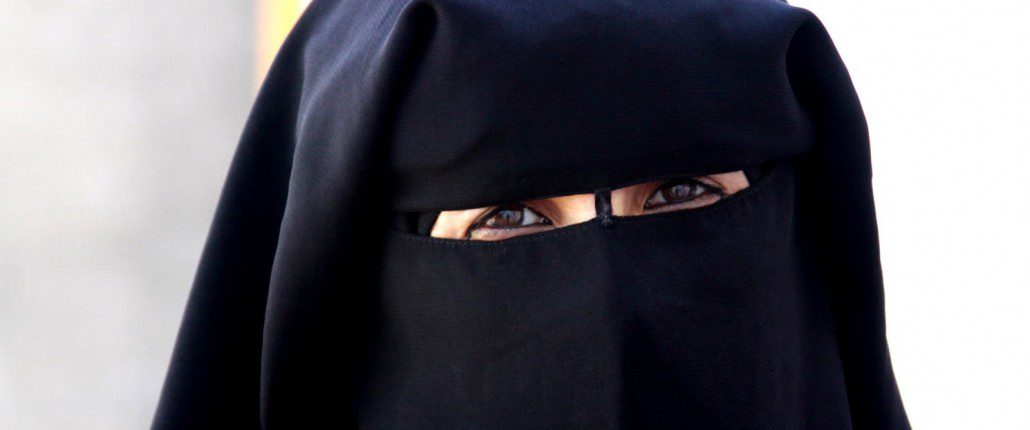 Burka-Lady-1030x686