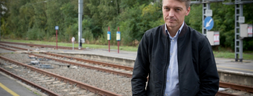 Photo du Député fédéral Eric Thiébaut sur un quai de gare
