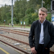 Photo du Député fédéral Eric Thiébaut sur un quai de gare